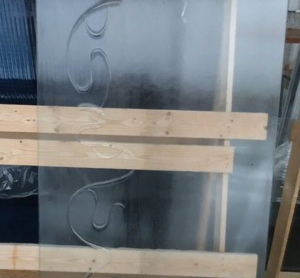 071 - 8mm Optiwhite - Serpentiini, Velastyöstöt 250 - Vedin o12, 1025mm alhaalta - 895 x 2050 - 400 €