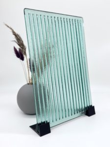 Artesaanilasi, geometrinen kuviointi, raitalasi, mallipala, sisustuslasi