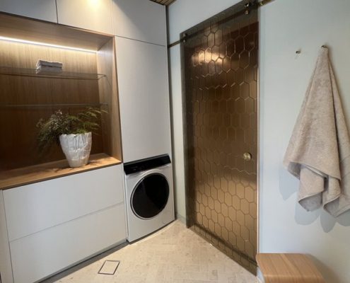 Artesaanilasinen lasiliukuovi-yläkantoinen-messinki kisko-pronssi kenno kuvio-Hietasaaren lyhty 1-asuntomessut oulu (1)