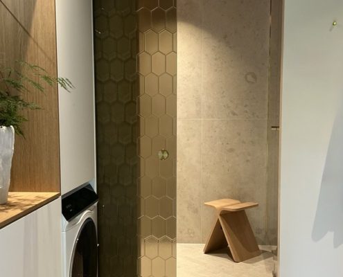 Artesaanilasinen lasiliukuovi-yläkantoinen-messinki kisko-pronssi kenno kuvio-Hietasaaren lyhty 1-asuntomessut oulu-2