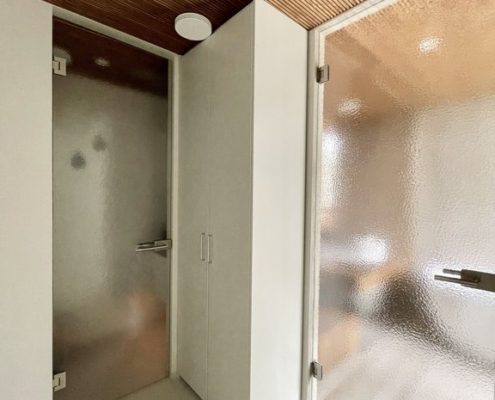 Artesaanilasiovet-väre-optiwhite-mittatilaus-essis by lasilinkki-villa aava-asuntomessut oulu 2025