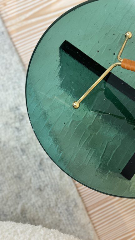 Artesaanilasipöytä-vihreä-suunnittelu Essis xUlla Koskinen-valmistus Essis by Lasilinkki-lähis