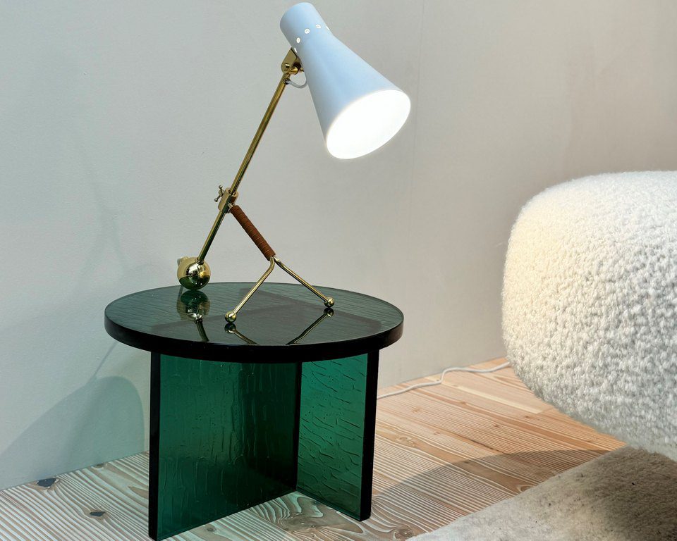 Artesaanilasipöytä-vihreä-suunnittelu Essis xUlla Koskinen-valmistus Essis by Lasilinkki-vaaka (1)