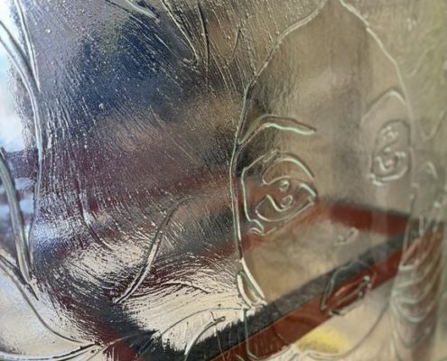 Close up the artisan glass for Woman piece by Essis master artisan (1)