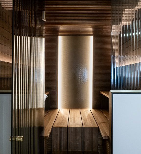 Essis artesaani saunan lasitus-pronssi leveä raita-pieksäwood lsavucollection-studiosaunio-1 (1) (1) Pieksäwoodin savu collection lanseeraus-mallisauna artesaanilasituksella