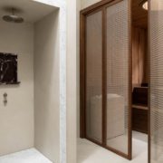 Taittolasiovinen lasiseinä-saunan lasitus