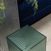 Aaltoraita artesaanilasipylvä-artesaaniraitalasikuutio