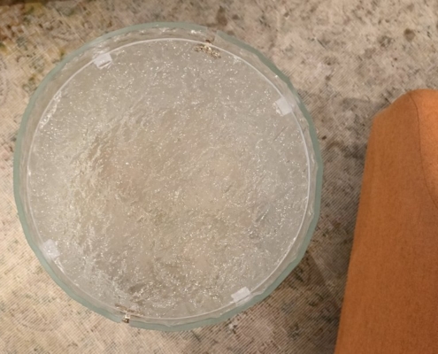 Flow artesaanilasipöydät- pöydän design Ida Design -kuvio väre-optiwhite- design by Essis by Lasilinkki-Hotel Lilla roberts (3)