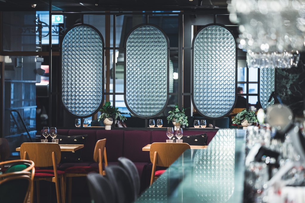 Frans & Cherie-sokos hotel vaakuna rovaniemi-artesaanilasit-retro vihreä-mittatilaus lasit (3) ravintola design