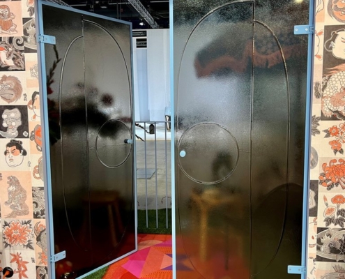 Pariovet - 8mm Pronssi, listat ympärillä - Habitare -messukappale - 1800 x 2100 aukkoon asennettava - Kokonaisuus 800€