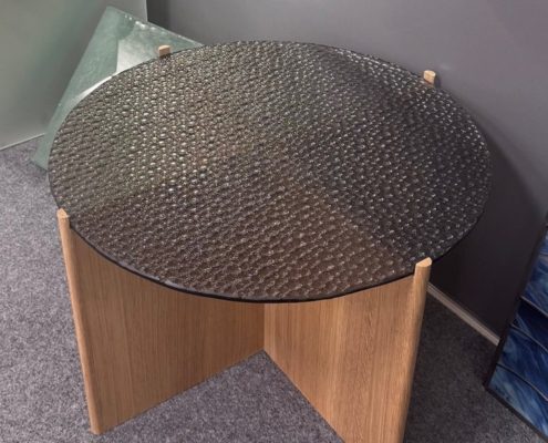 Hetki-lasipöytä-kathedral pronssi artesaanilasi 600mm-korkeus 420mm-tammijalusta-messukappale-500 EUR (ovh. 865 eur) (1)