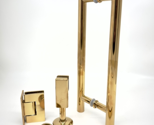 Kiiltävät messinki kiinnikkeet lasille