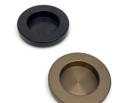 Kuppivedin musta ja pronssi