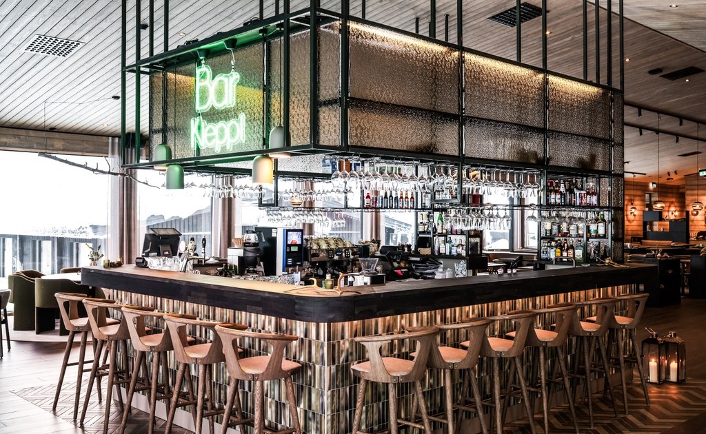 Kustomoidut mittatilauslasit-baaritiskin kalusteeseen-artesaanilasi-pronssi-väre