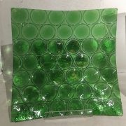 Lautanen vihreä 90e 32,5 x 32,5cm retrolasi_pullonpohja