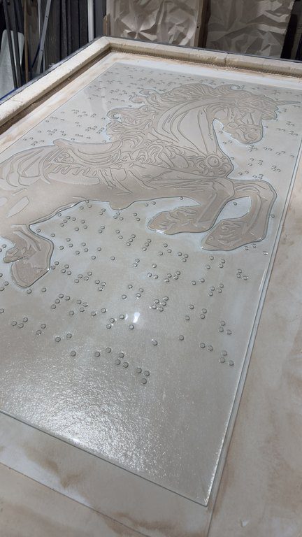 Making the artisan glass for unicorn piece by Essis master artisan (1)