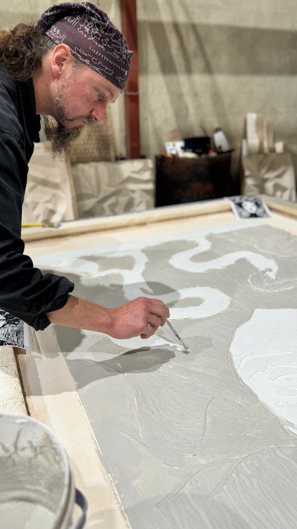 Making the mold for Woman artisan glass piece by Essis master artisan2