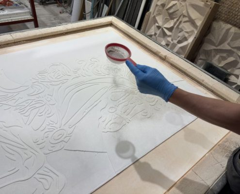 Making the mold for unicorn artisan glass piece by Essis master artisan4 (1)