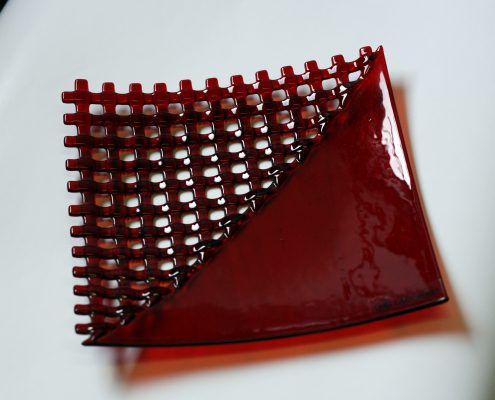 Punainen lasilautanen