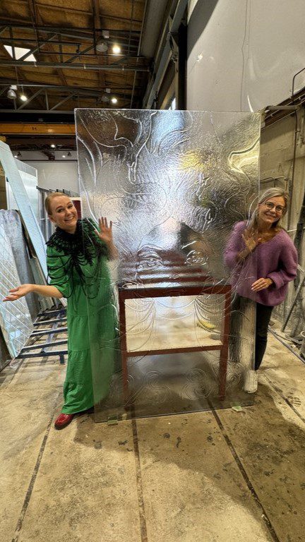 Sini Majuri, the artist(on the left) and Essis by Lasilinkki creative director Essi Sundman