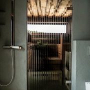 Valokuvauksissa käytetyt artesaanilasiovet-oven koko 885x1975mm-aukkoon asenteinen-sis.saranat ja vedin-950 Eur-leveä raita pronssi