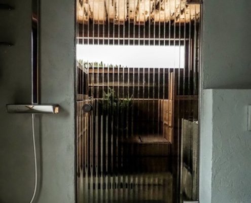 Valokuvauksissa käytetyt artesaanilasiovet-oven koko 885x1975mm-aukkoon asenteinen-sis.saranat ja vedin-950 Eur-leveä raita pronssi