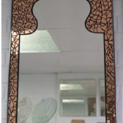 peili_itämainentyyli_mosaiikkitekniikka_kuparipeilillä ja keskellä kirkaspeili_53x85_kiinnikkeet kuuluu_grafiitinvärinenalumiinikehys_40e