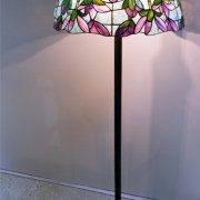 tiffany jalkavalaisi,50 cm leveävarjosti, korkeus 160cm / hinta 550 Eur